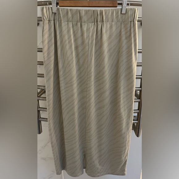 𝅺SMASH + Tess- Street to Chic Skirt In Sahara Tiger - Picture 2 of 3